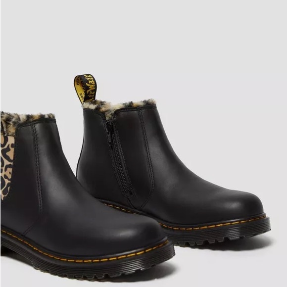 BRAND NEW Dr. MARTENS YOUTH 2976 LEOPARD FAUX FUR CHELSEA BOOTS - Picture 1 of 13
